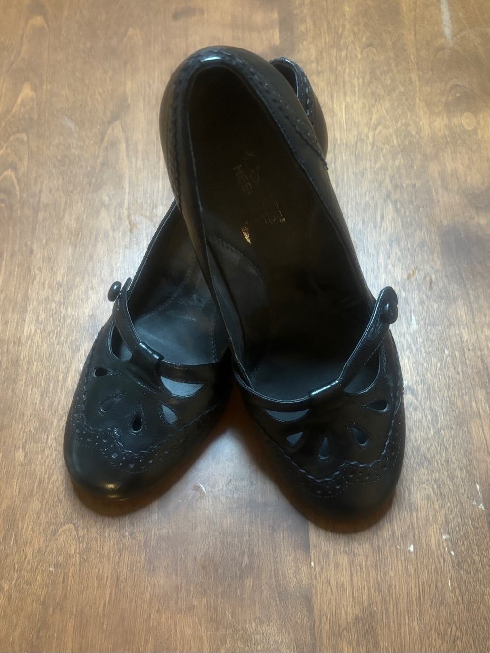 Aerosoles Carolina Mary Jane pumps with Cutout Detail